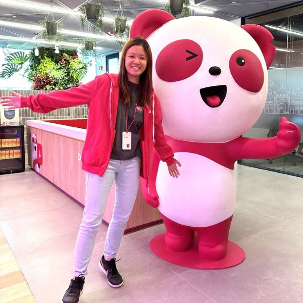 Yixian Low poses with foodpanda mascot